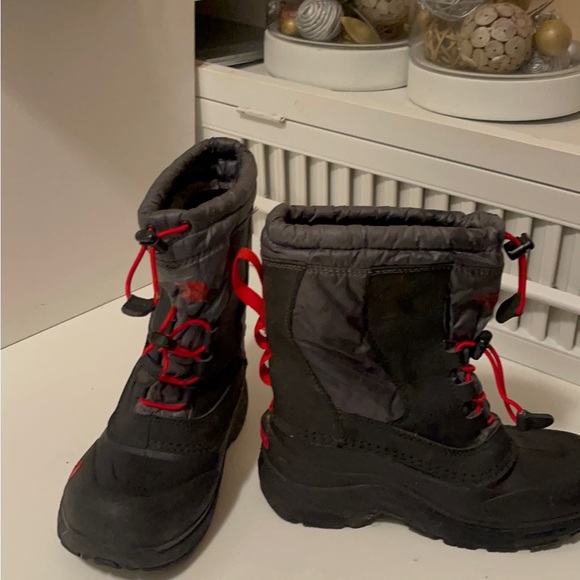 The North Face boots for boy size 2 . Gray black and gray - Picture 7 of 14
